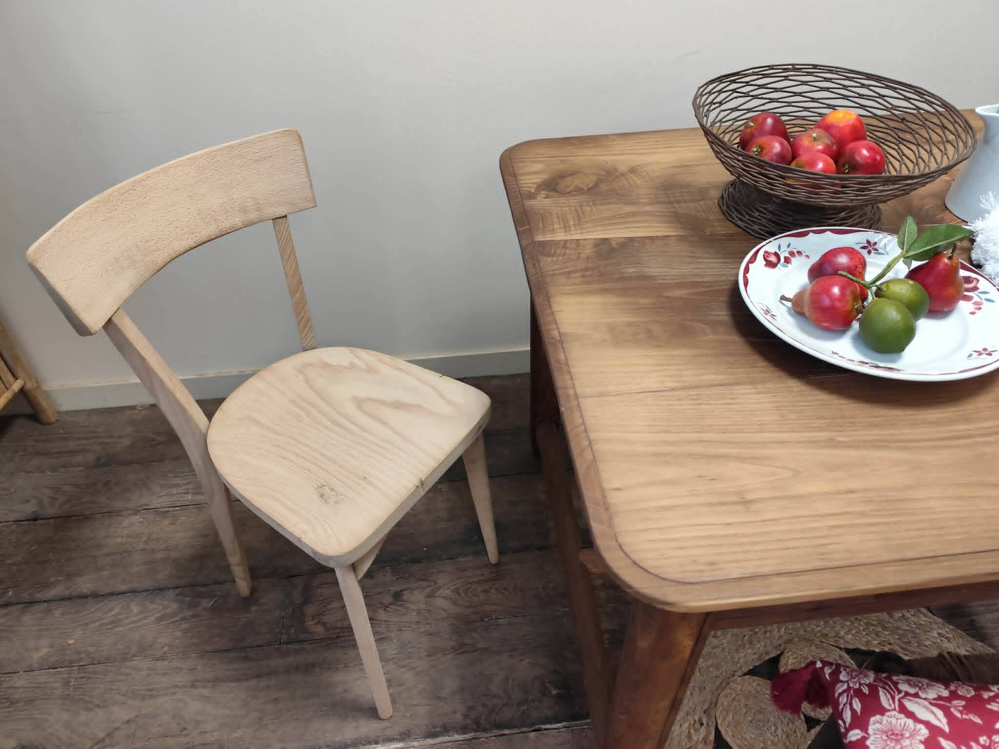 Square farmhouse table in solid oak.
