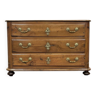 18th-century chest of drawers in walnut and fir