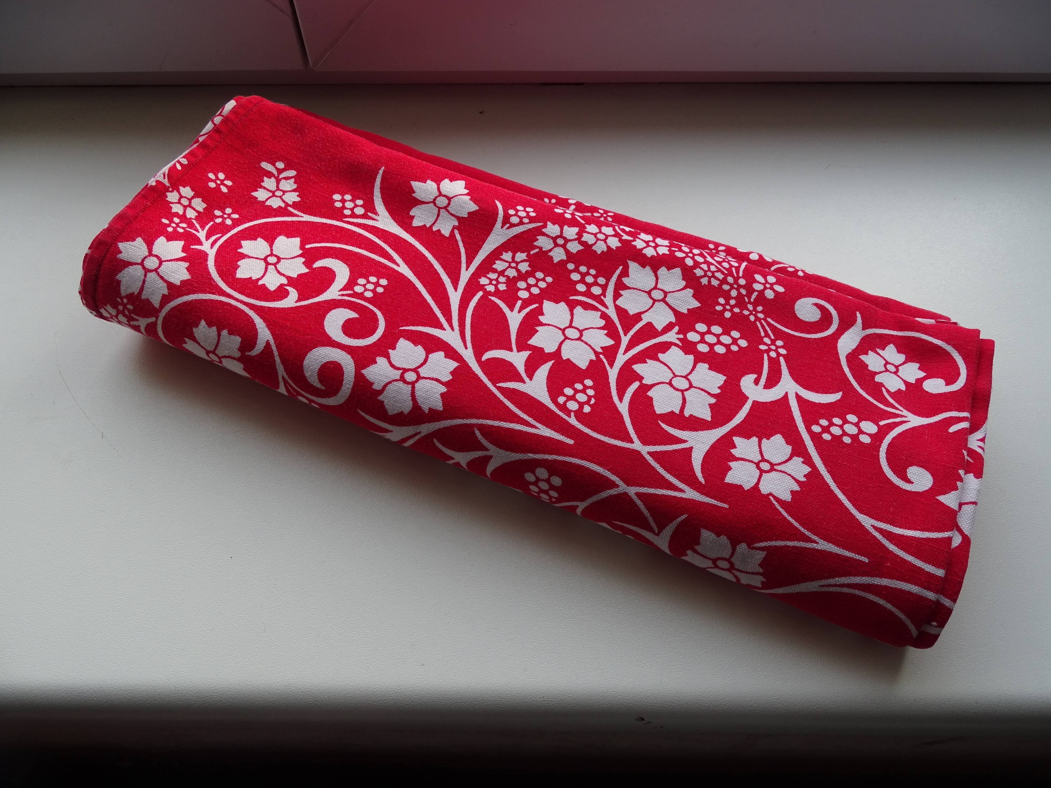 Nappe 230 x 150 rouge et blanche en coton
