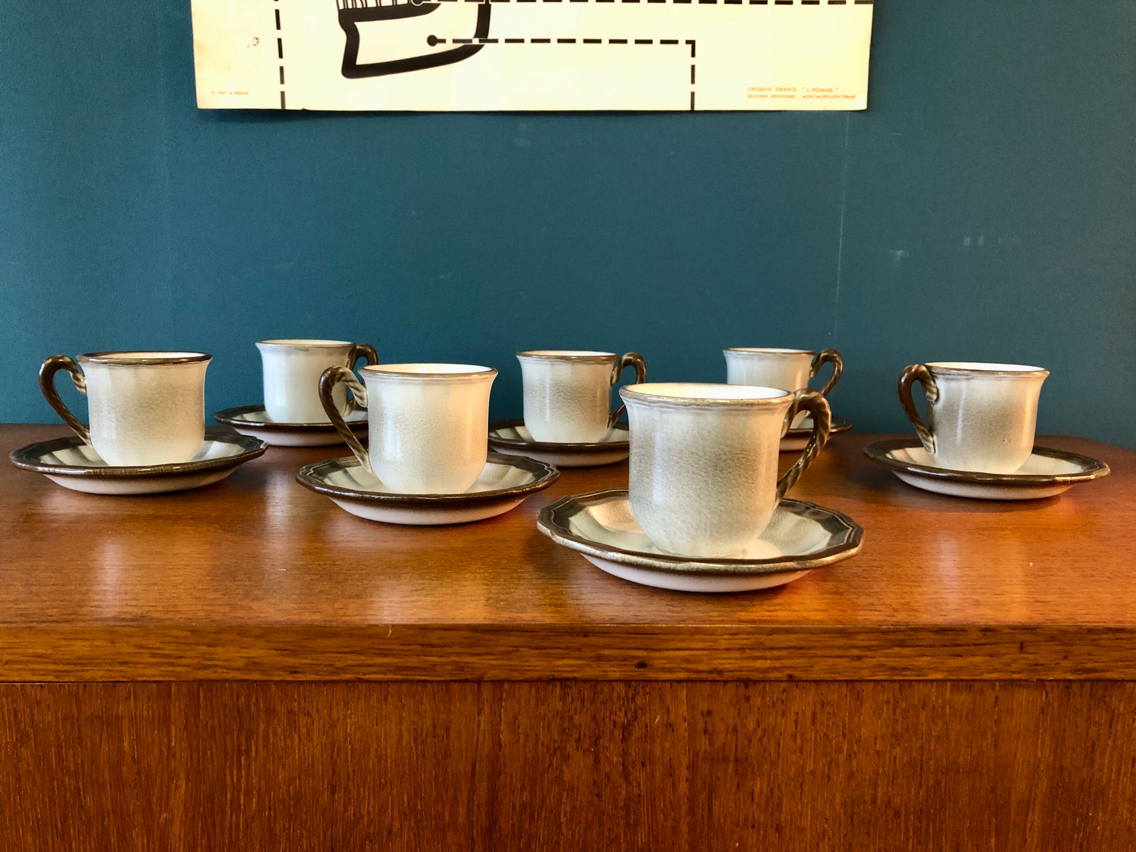 Set of 7 cups and saucer Salins France