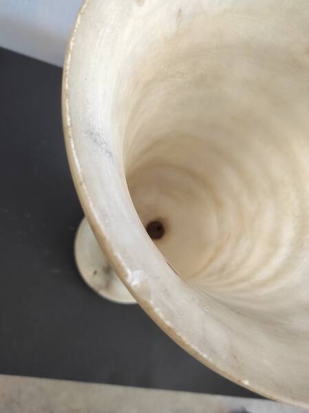 Pied de lampe en albatre