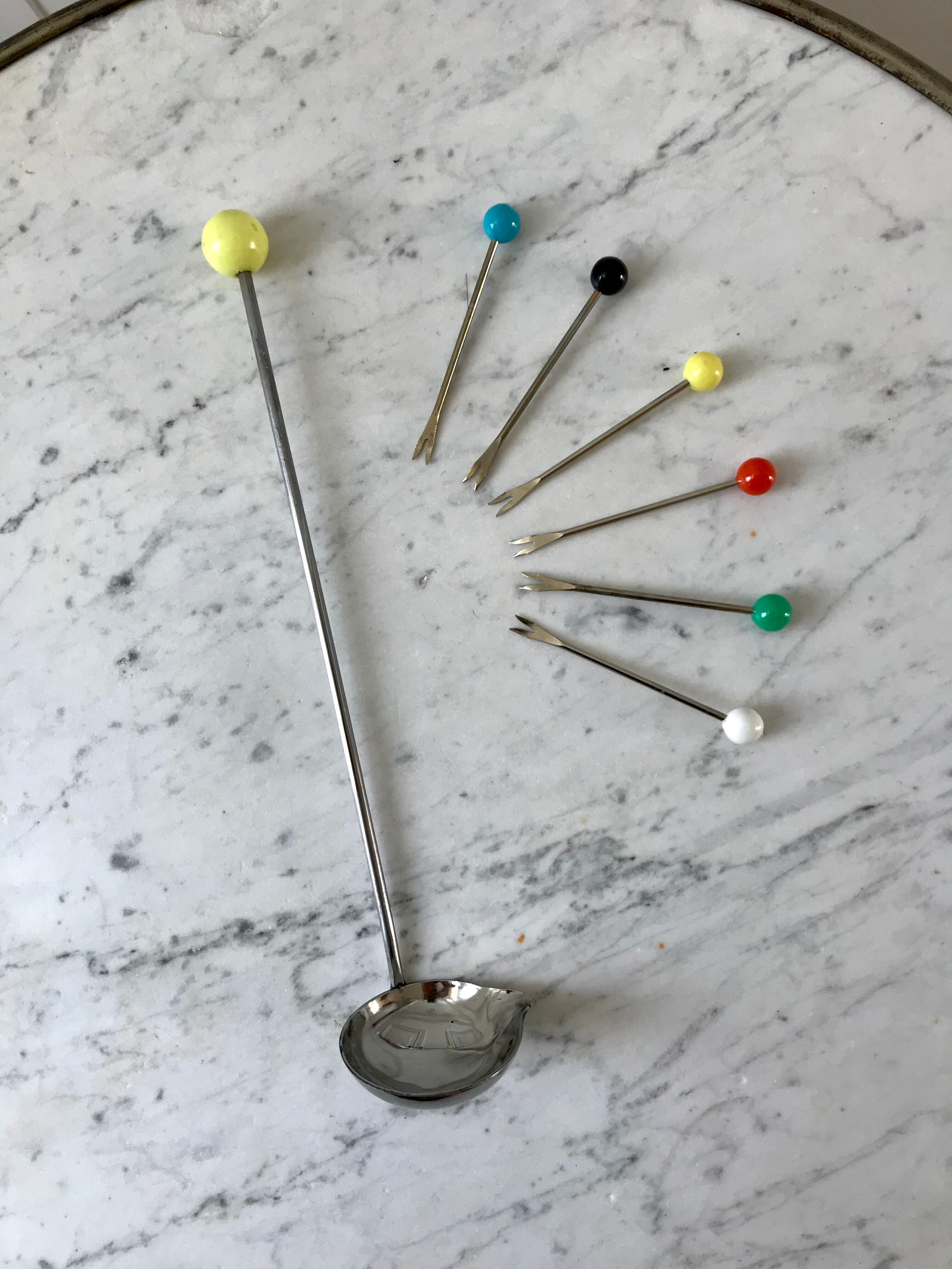 Set of seafood cutlery (ladle and 6 peaks) colorful 60s