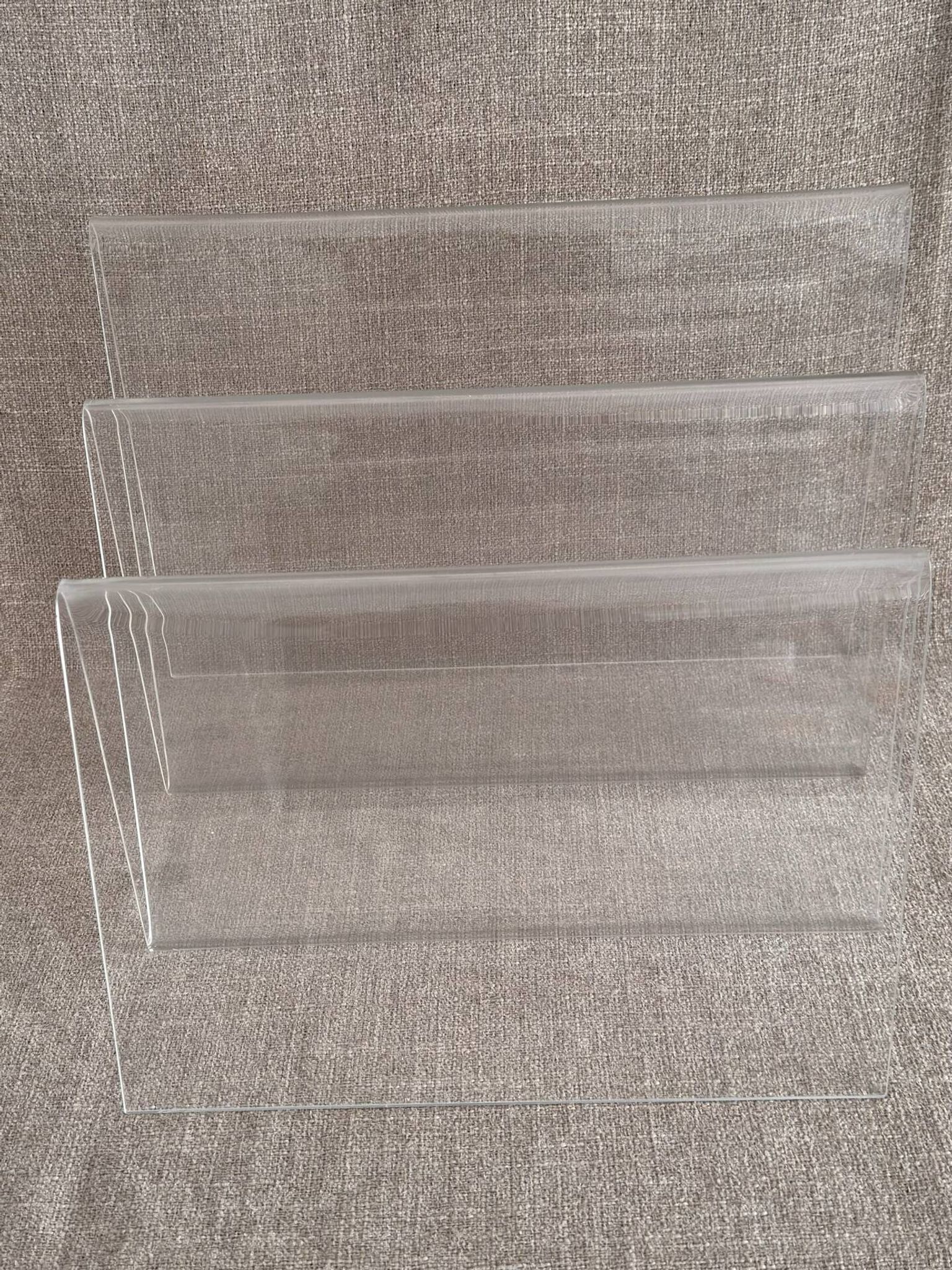 Magazine rack in zigzag plexiglass from the 80s/90s.