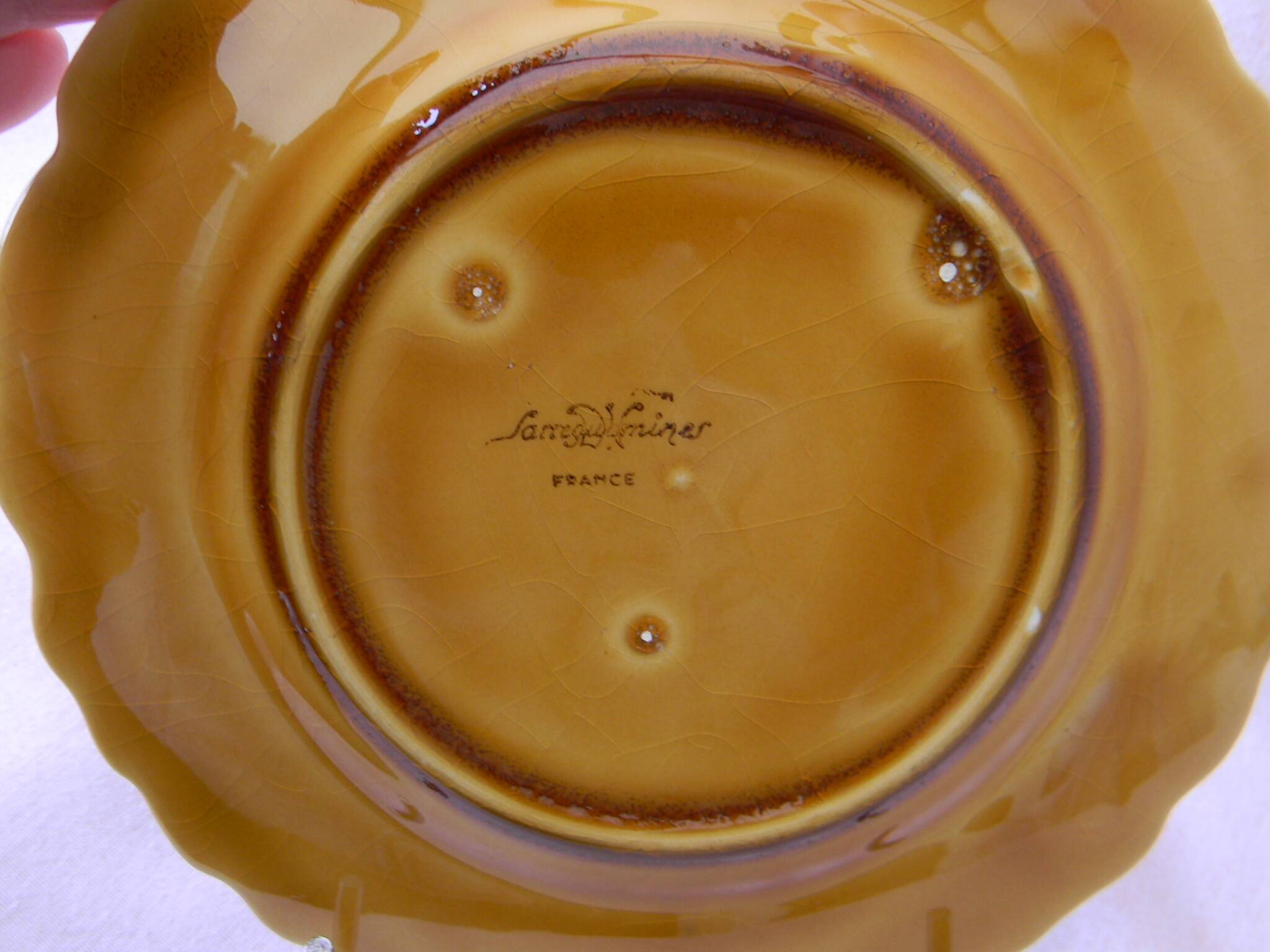 Set of 4 Sarreguemines majolica plates. Fruit decoration.