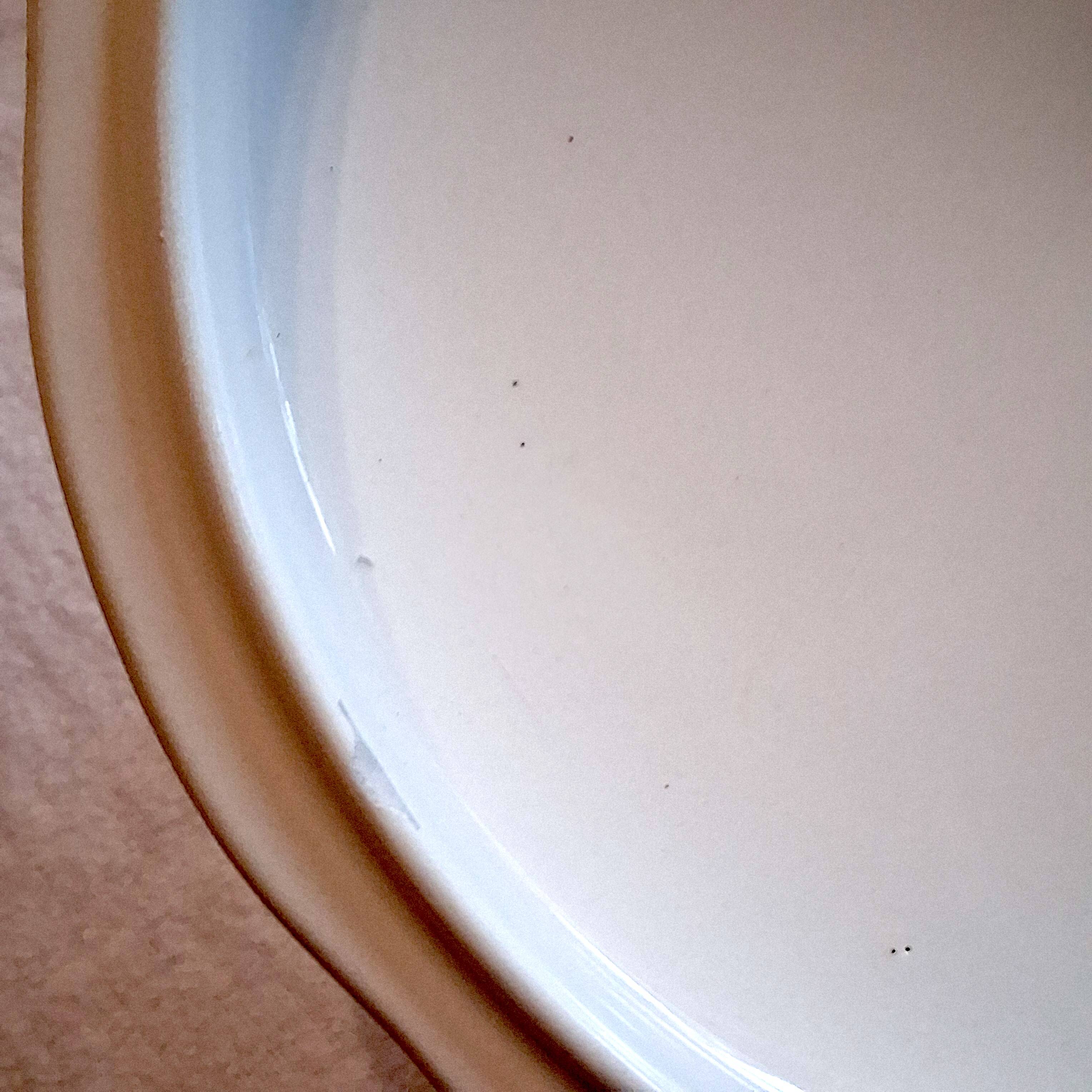 Very pretty soup tureen from Gien model "Chinon" in very good condition.