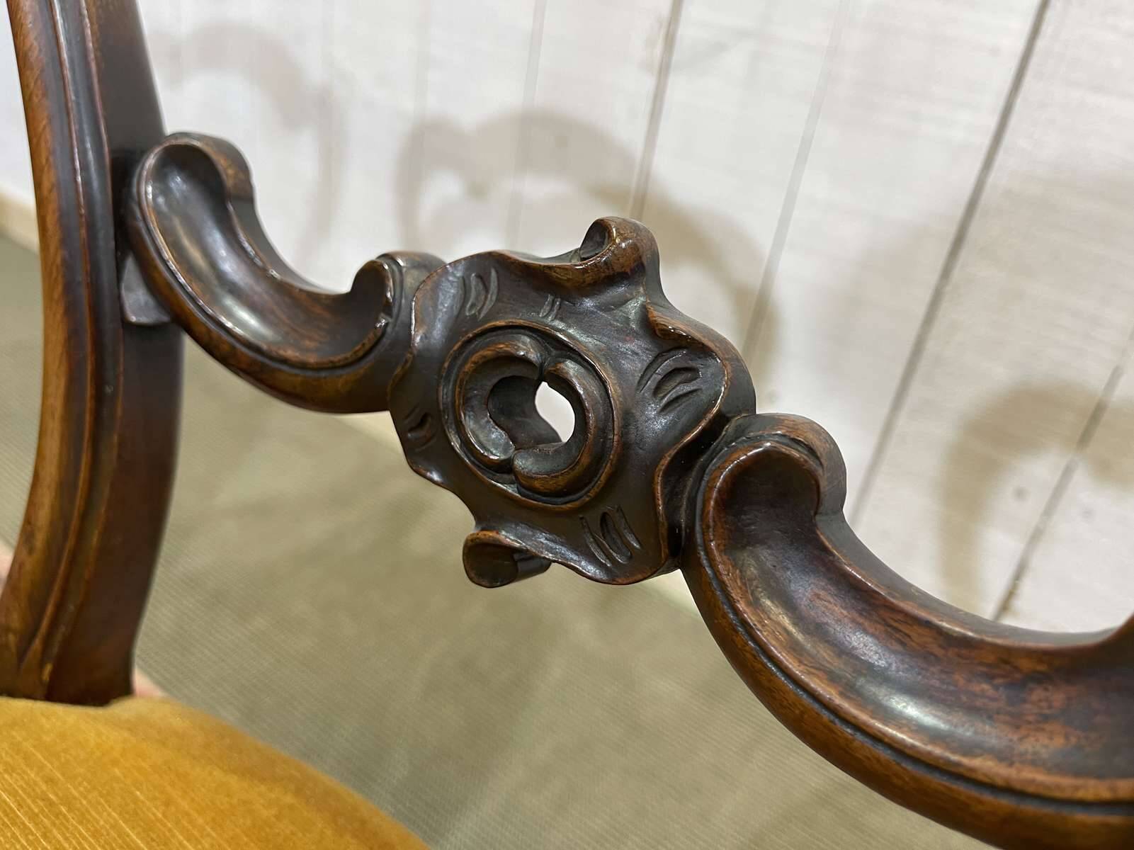 Set of 6 19th century English chairs in walnut