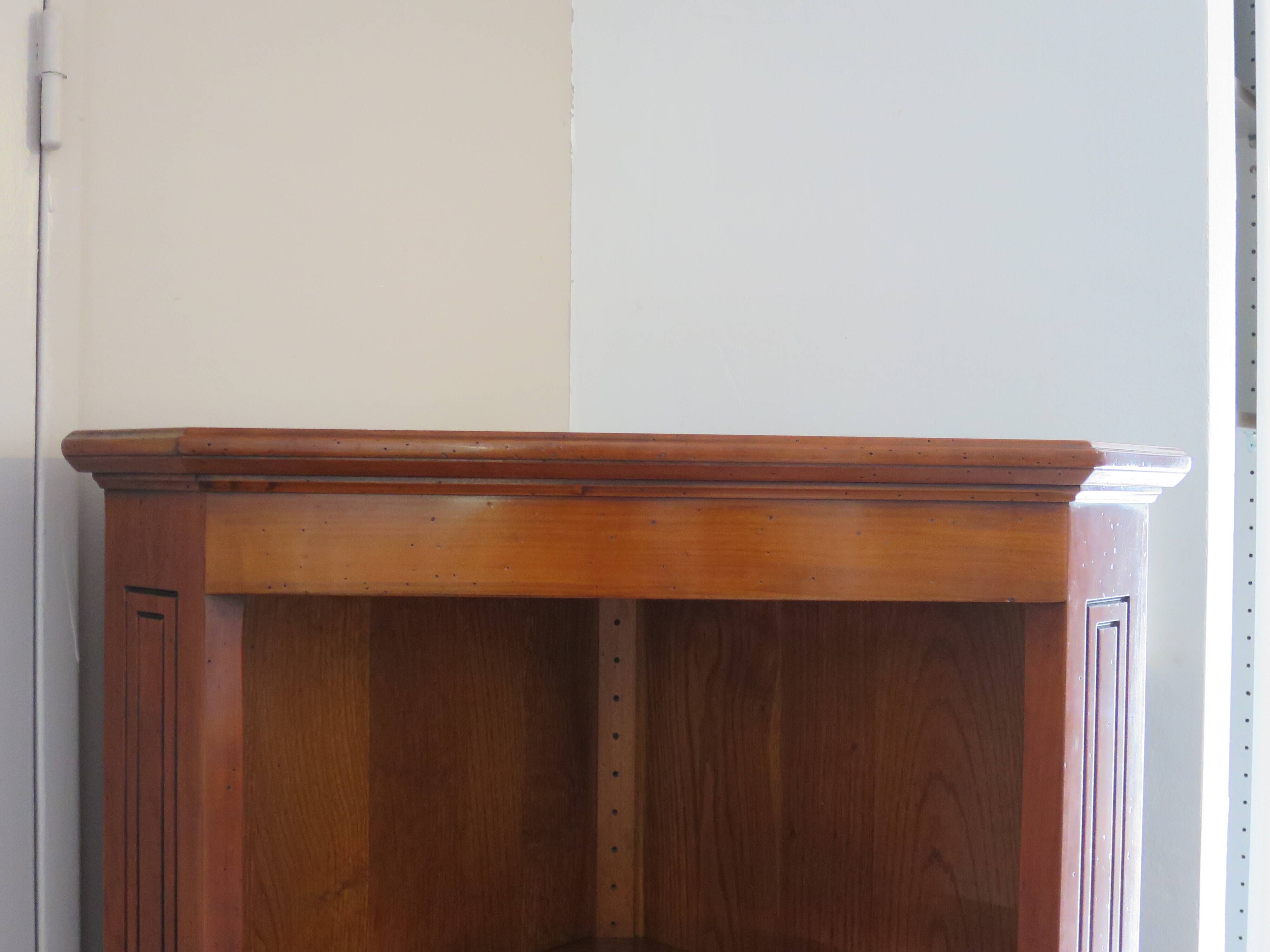 Corner bookshelf - Pentagon shape - Solid wood - 1980s - Richelieu