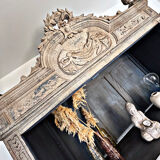 Superb patinated bonnetière in the Tuscan style