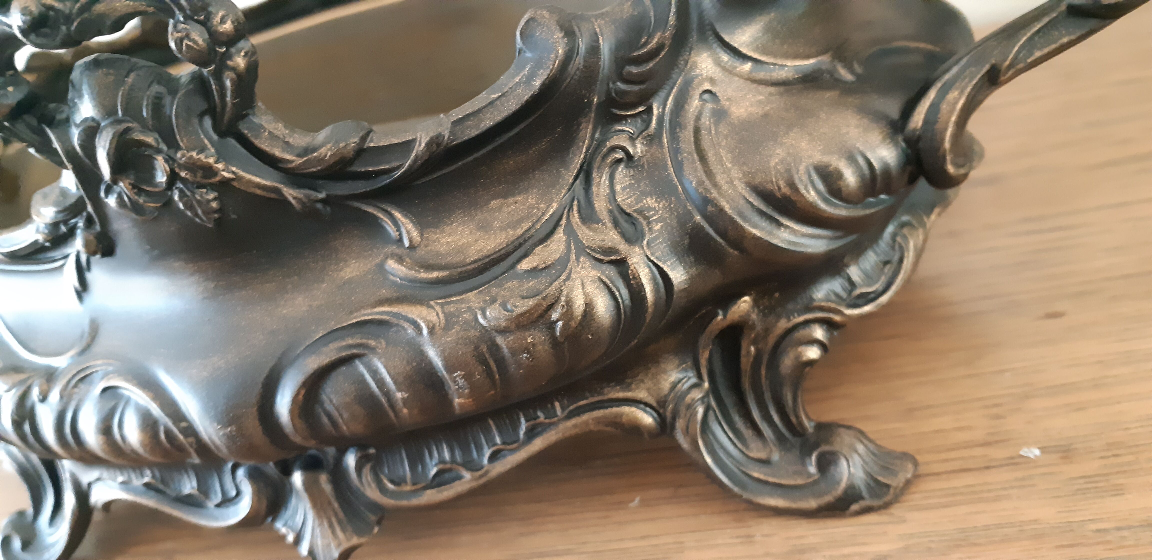 Restyled regulated planter