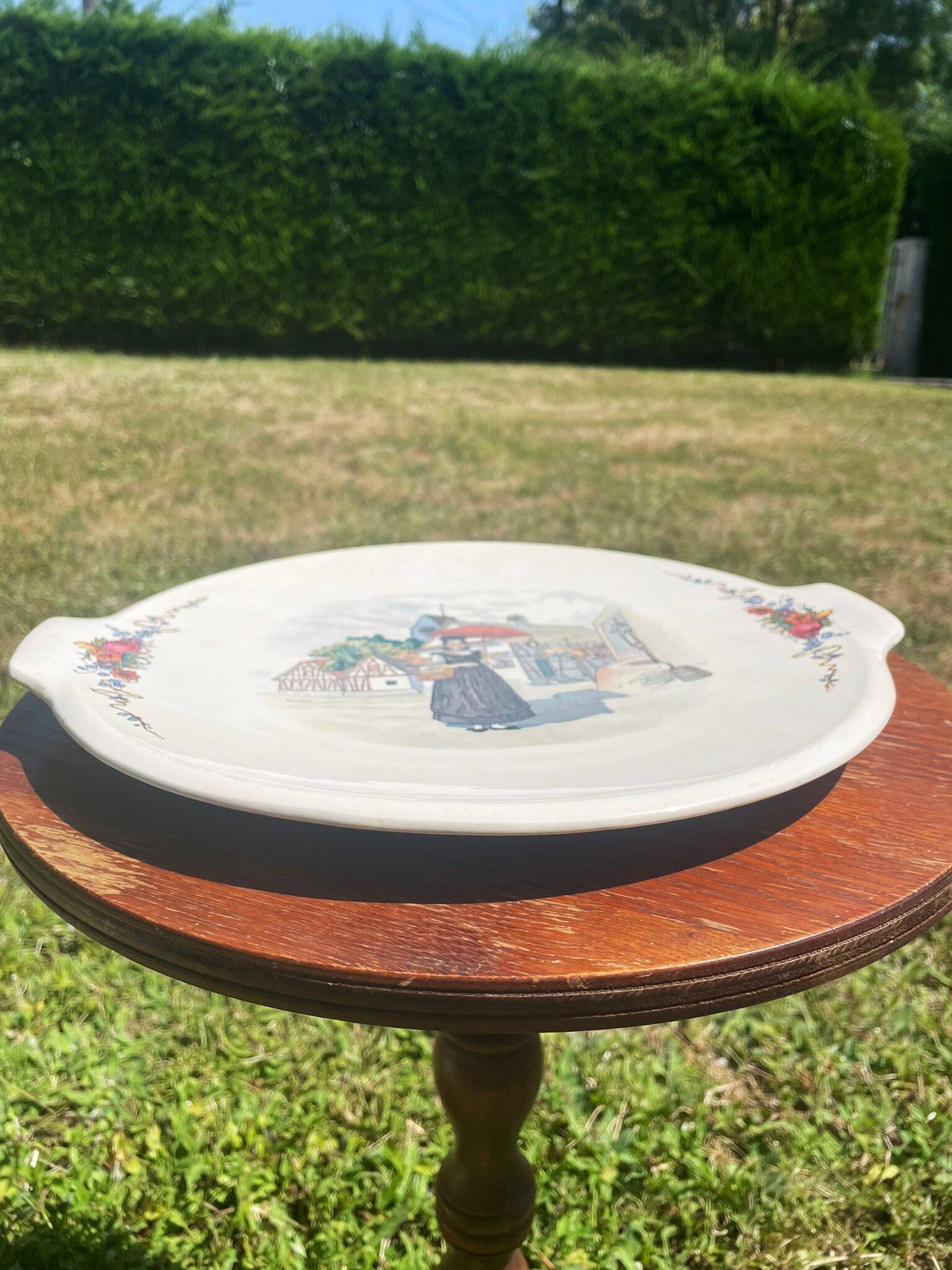 Sarreguemines serving dish - Alsatian decoration