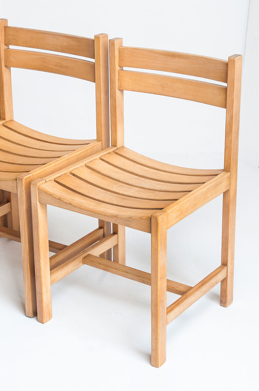 Suite de six chaises en hêtre massif dessinées par André Sornay - France, 1960