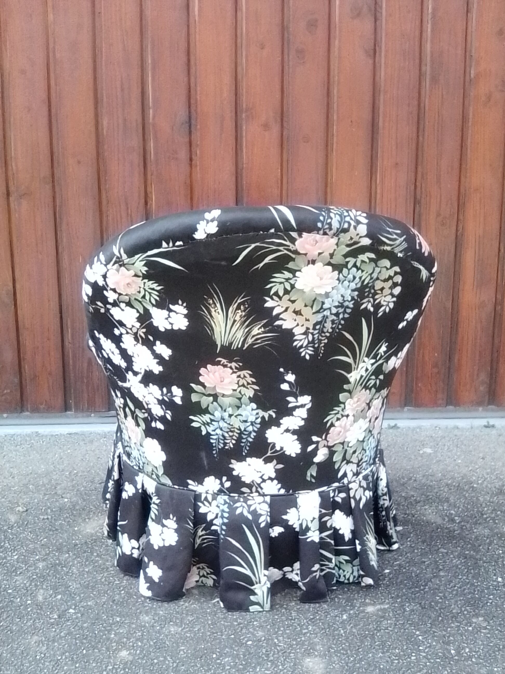 Toad armchair floral pattern