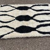 Moroccan Berber rug in black and white wool, size 150 x 250 cm