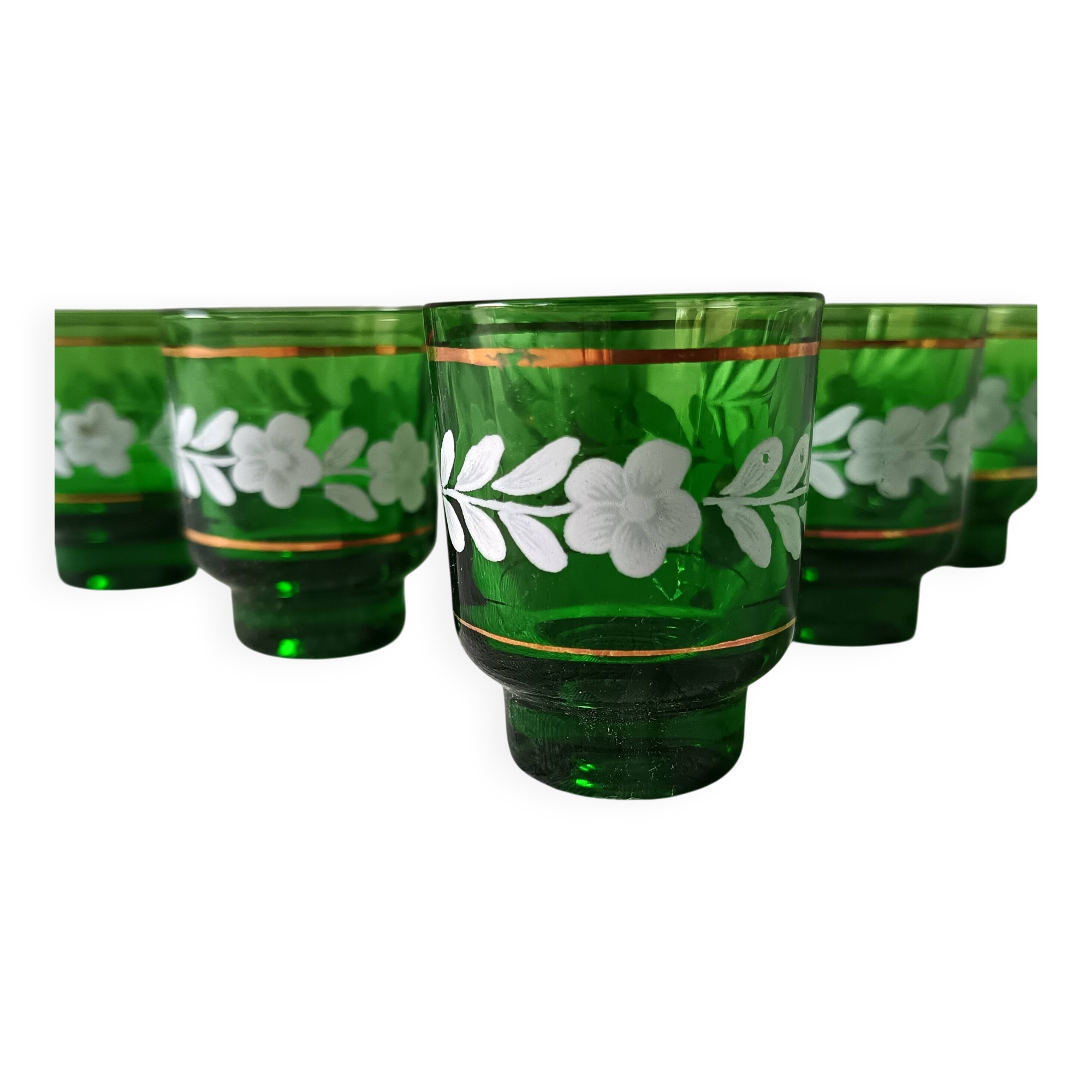 6 verres à liqueur verts décor fleuri blanc vintage
