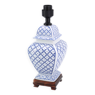 White and blue porcelain lamp