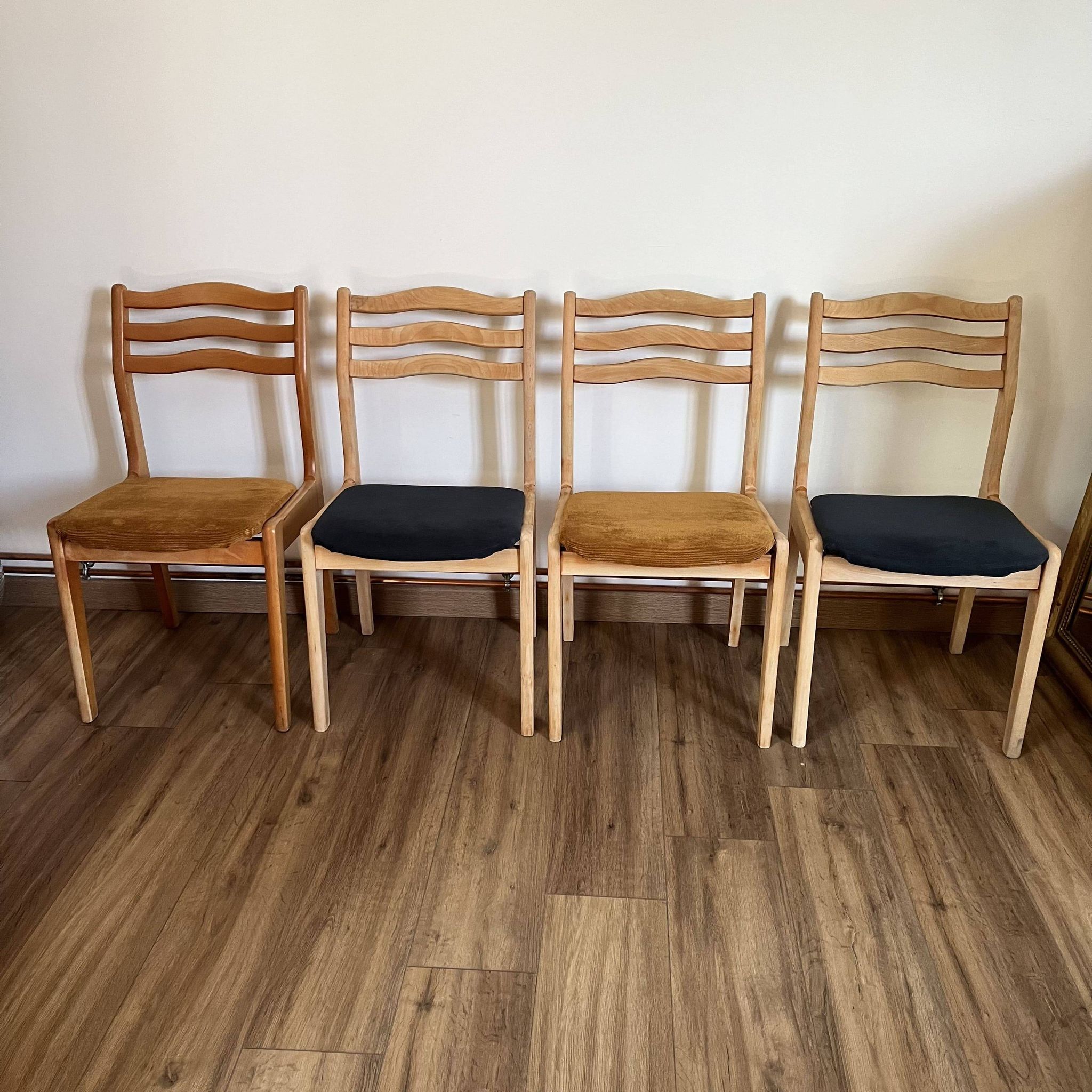 Set of 4 ribbed fabric chairs