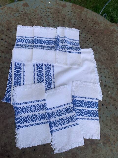 Rectangular tea tablecloth and 6 napkins, made in France, Basque linen, white and blue, Vintage