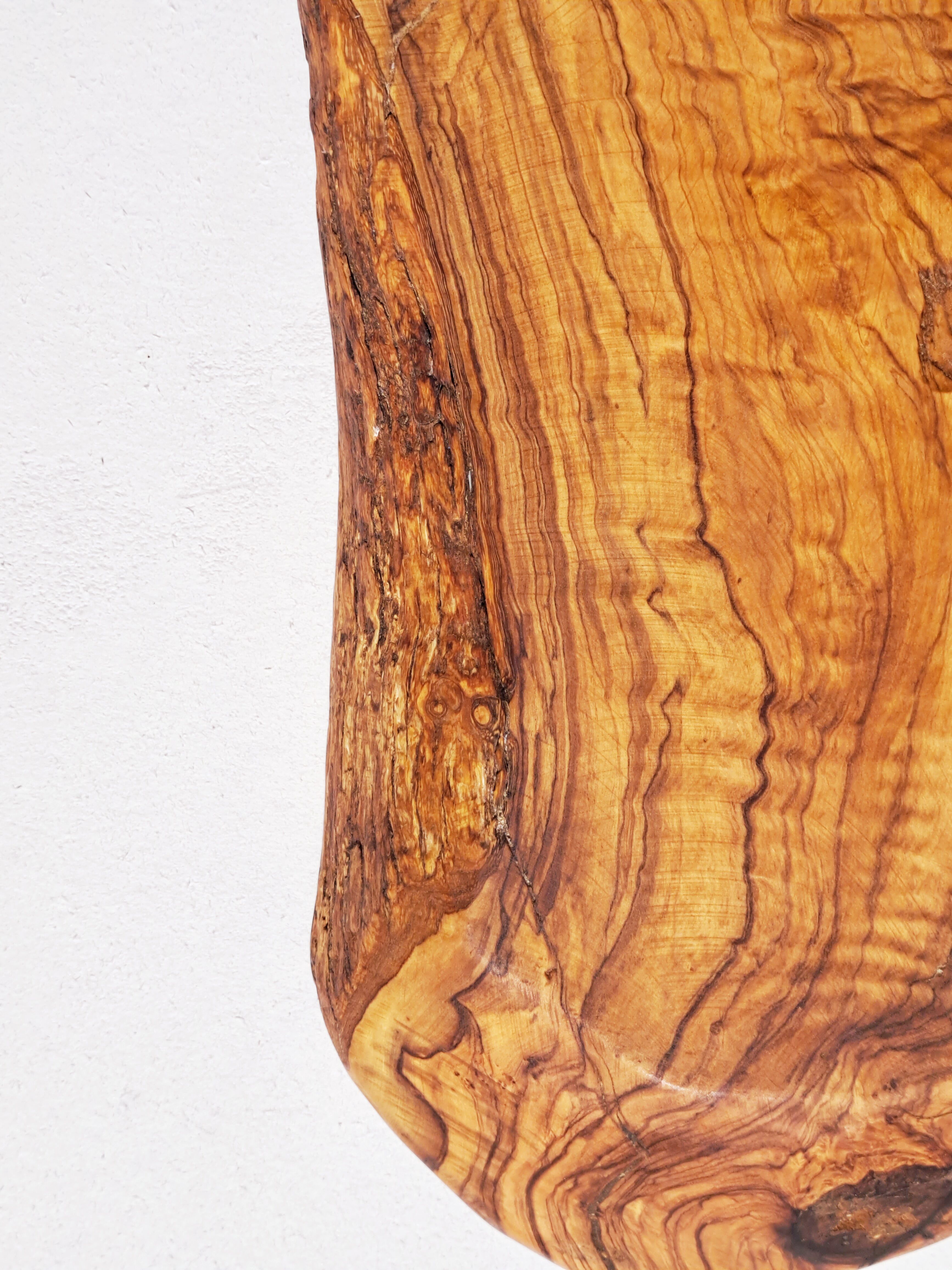 Brutalist dish in olive wood 1970