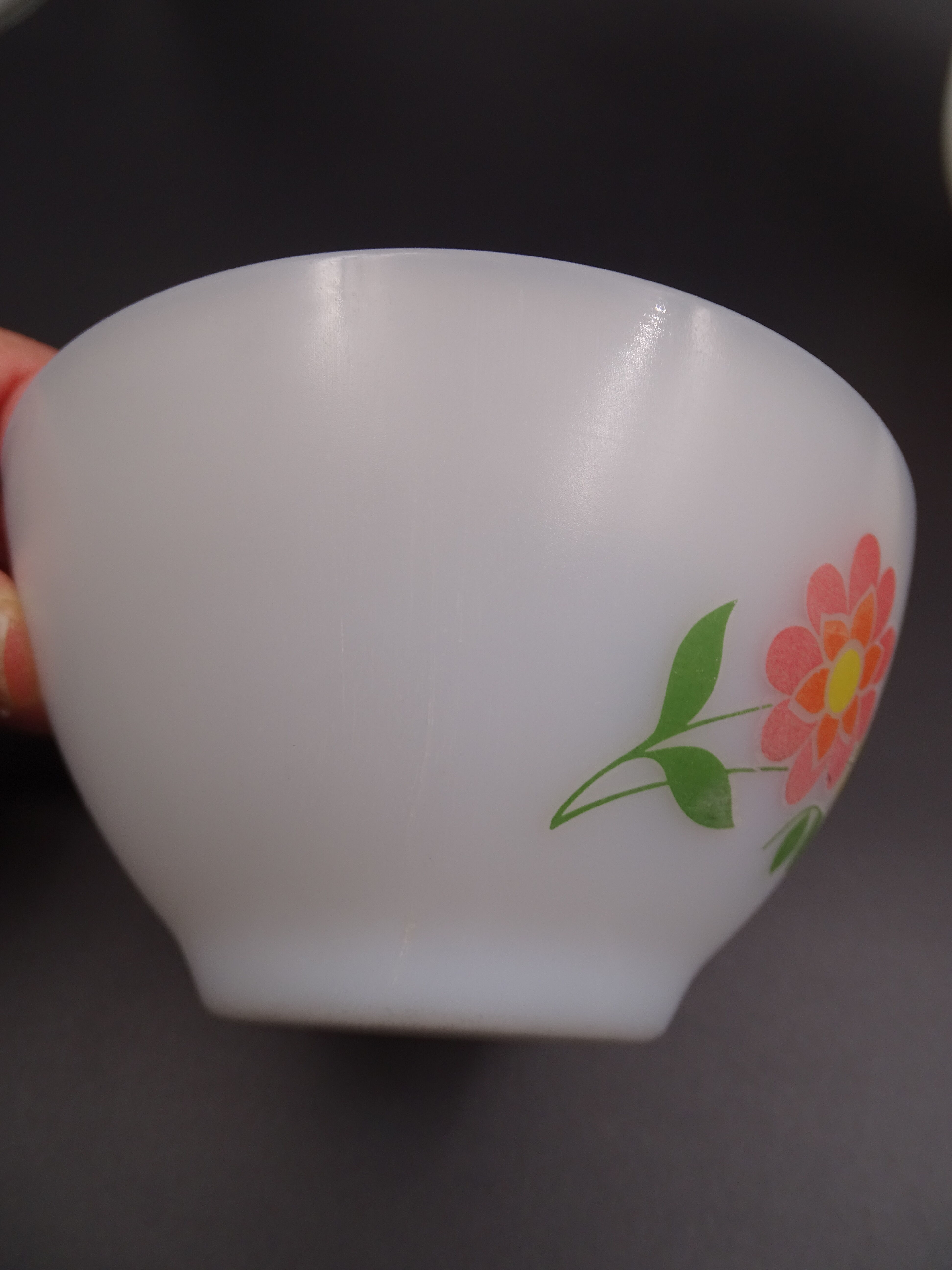 Set of 7 bowls in arcopal -flower décor - vintage around 1970