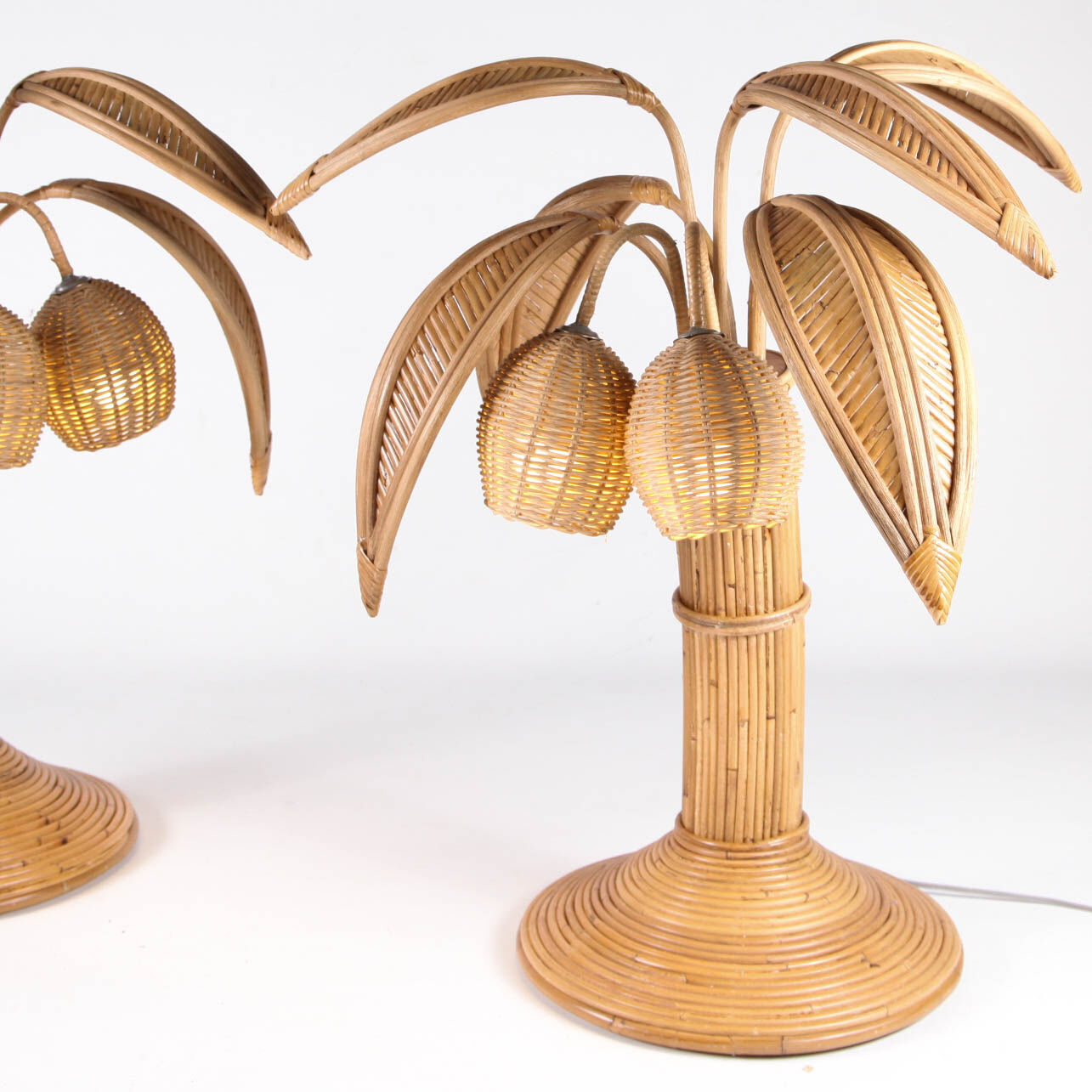 Rattan coconut lamp