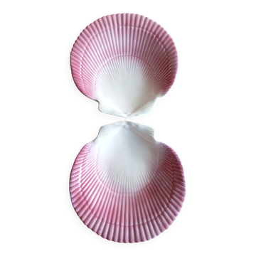 Shells for emptying pockets