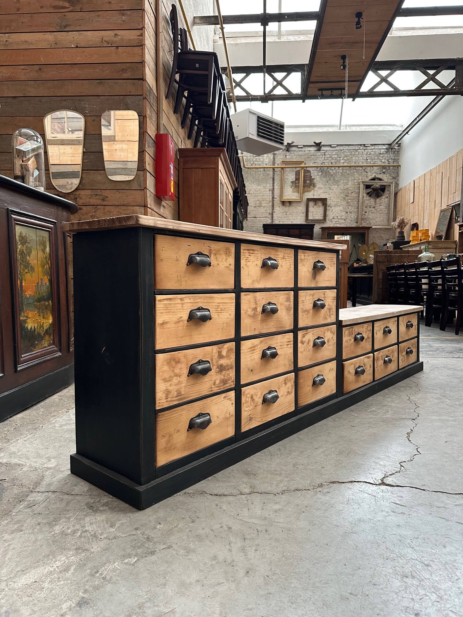 Meuble de métier asymétrique