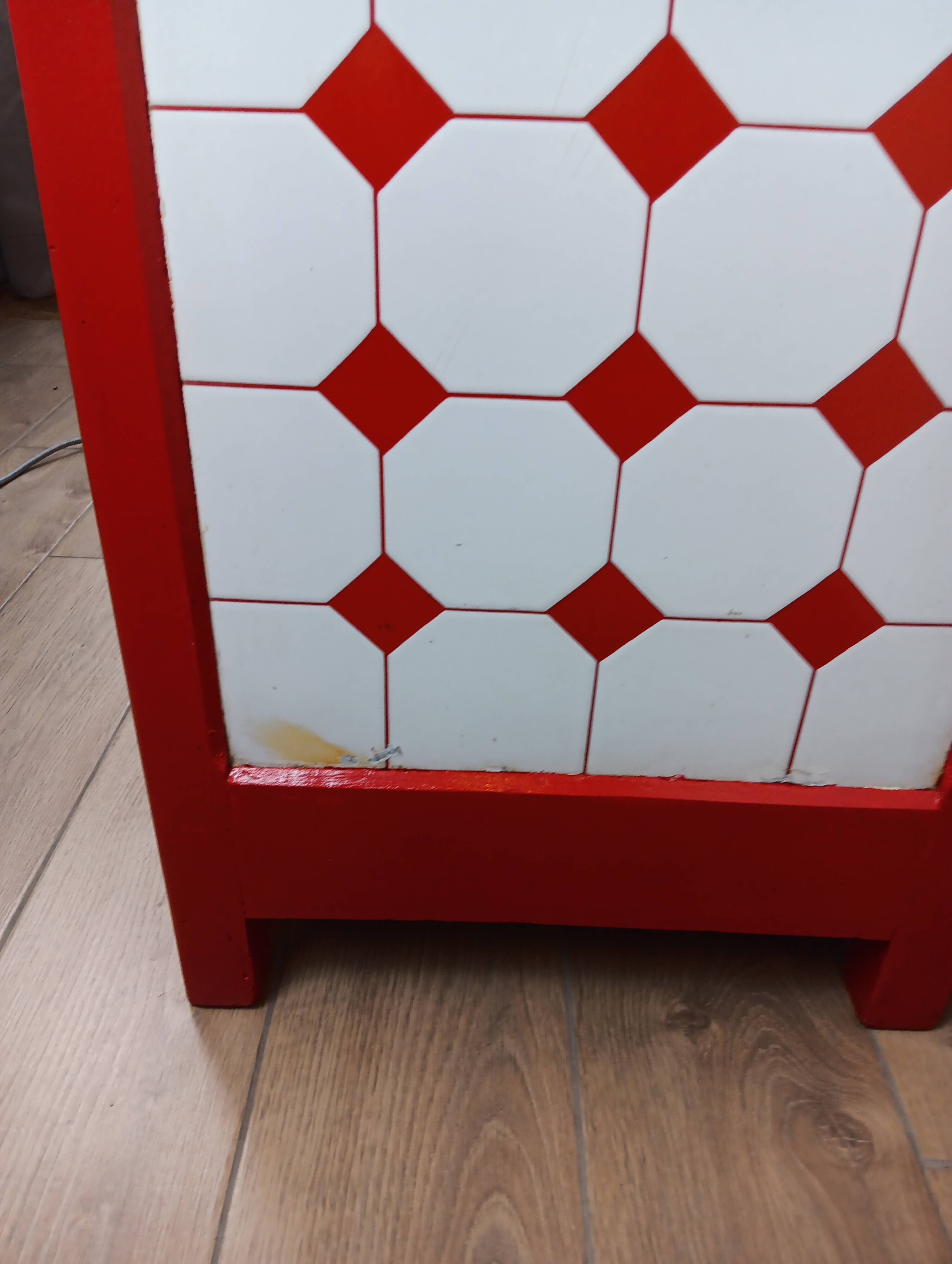 Meuble de métier , buffet parisien en tôle émaillé rouge et blanc