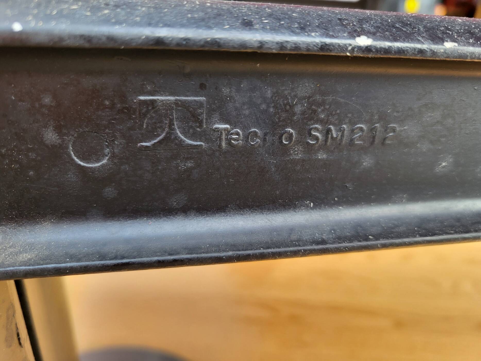 Modus table and 4 chairs Osvaldo Borsani by Tecno Italy 1970 Space Age