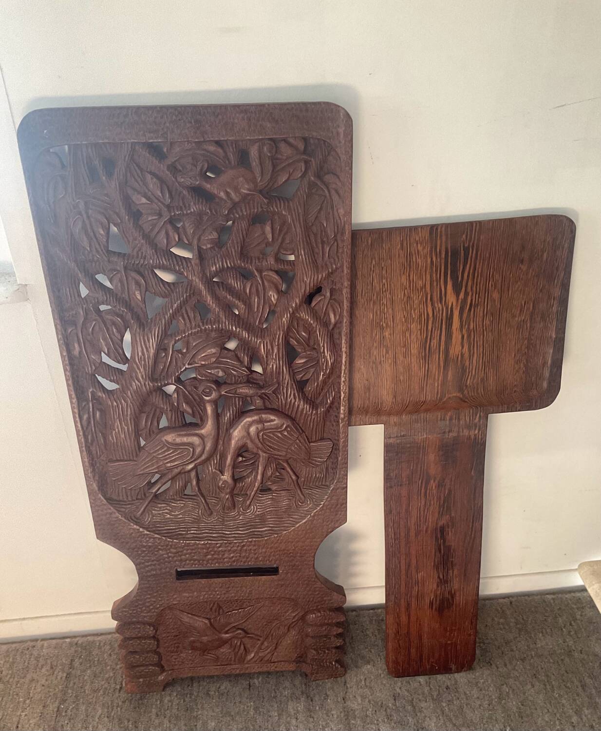 Chaise vintage à palabre en bois sculpté