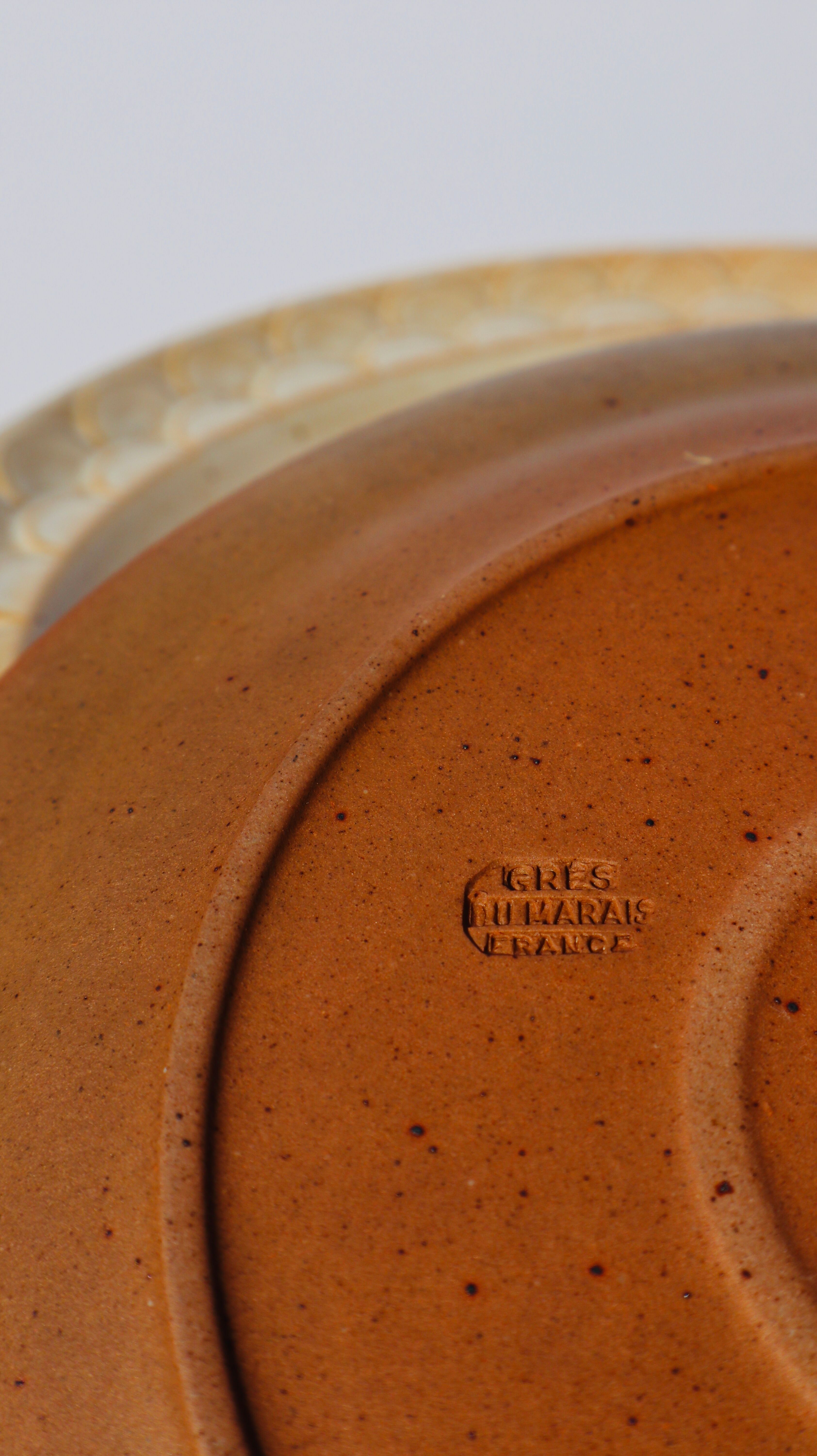 Marsh sandstone plates