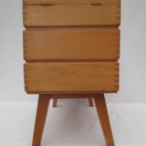 Nice-sized worker, in light varnished wood