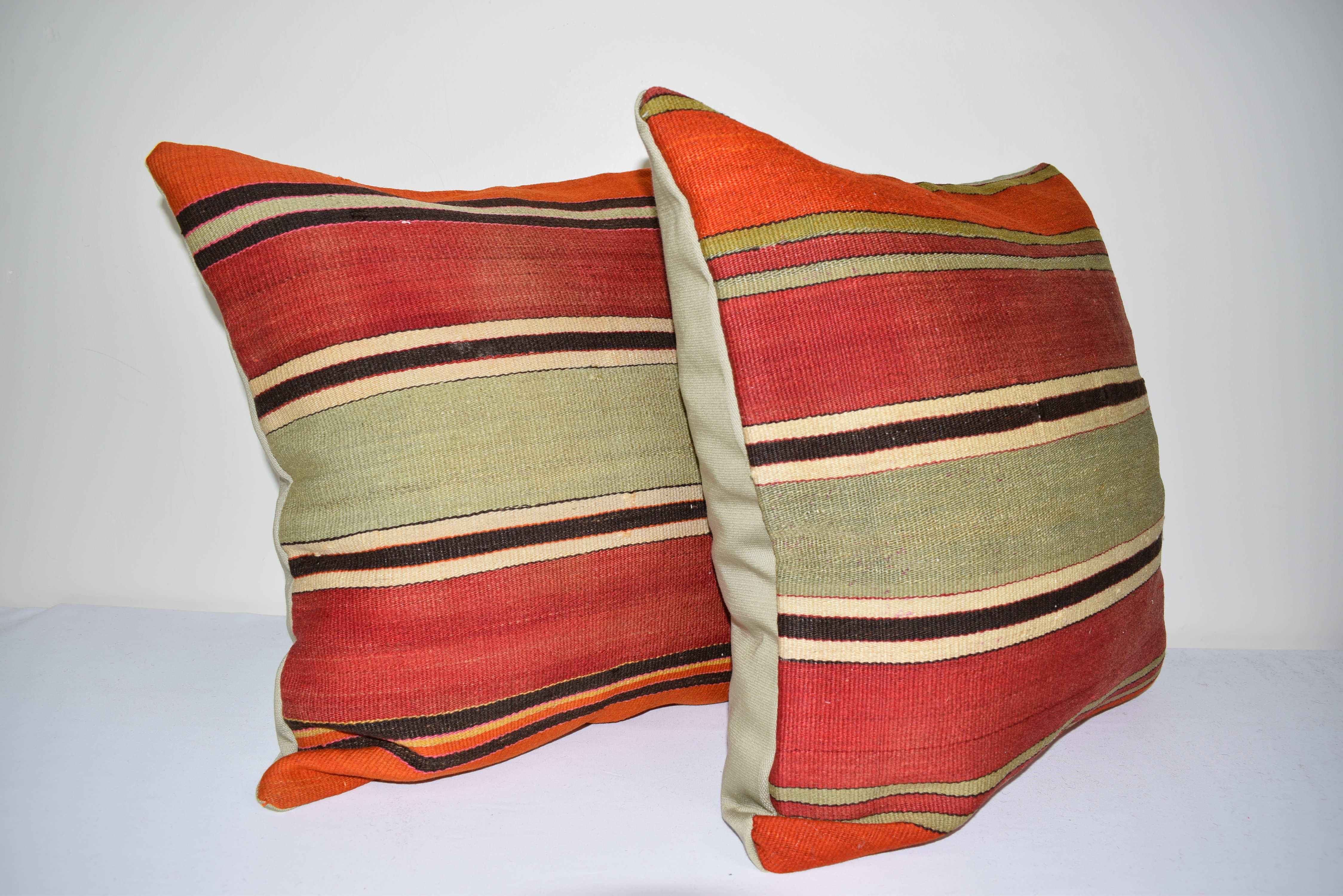 Single, plain Turkish Ak574 striped Kilim cushion cover