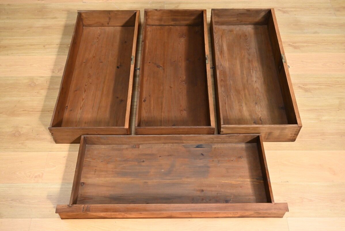 Walnut burl commode, Restoration period – early 19th century