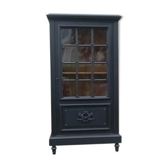 Armoire vitrine parisienne
