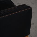 Three-seater canapé by Mogens Hansen, mid-century, in patinated black leather and solid beech.