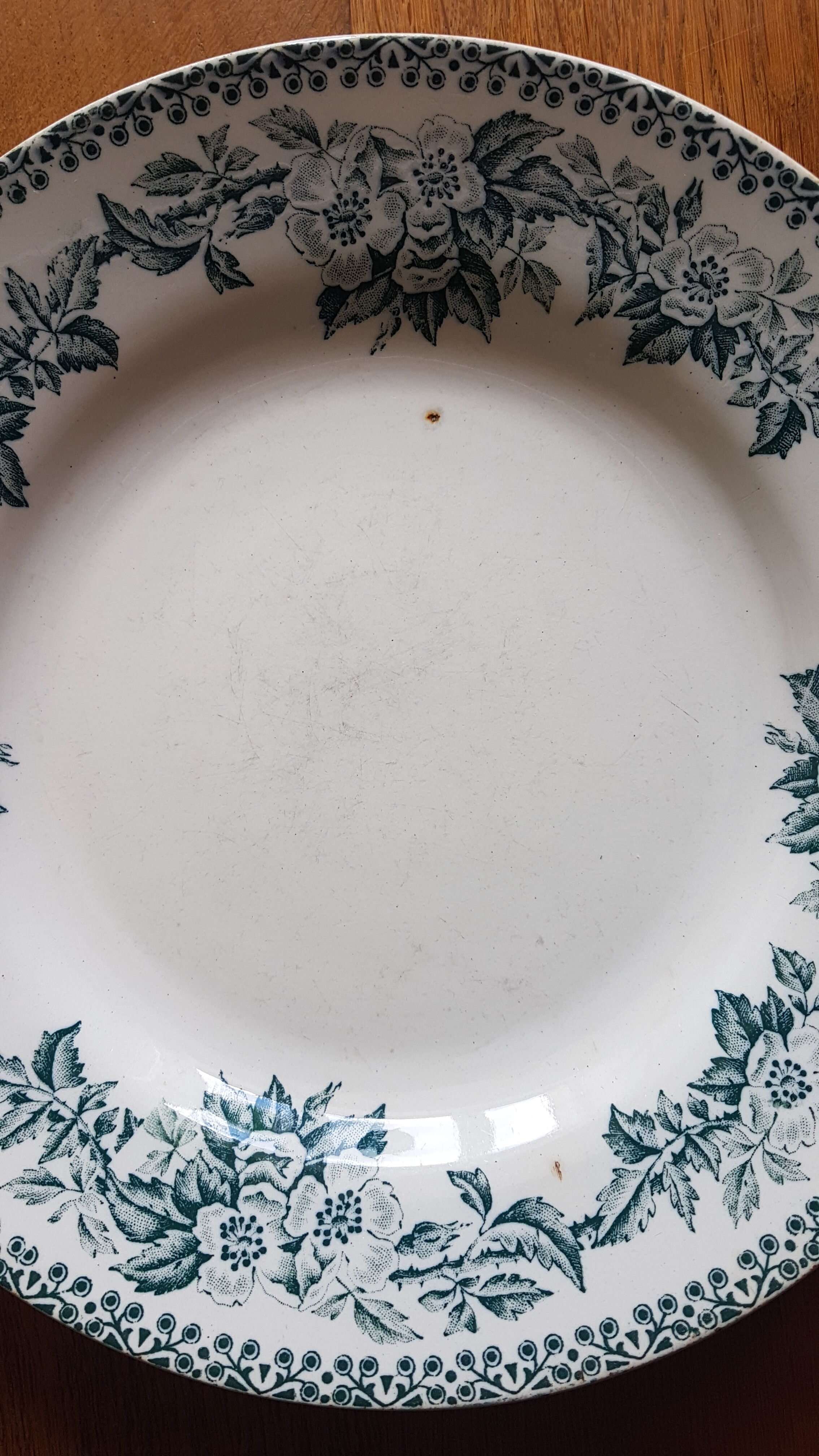 Old plate with wreath decoration