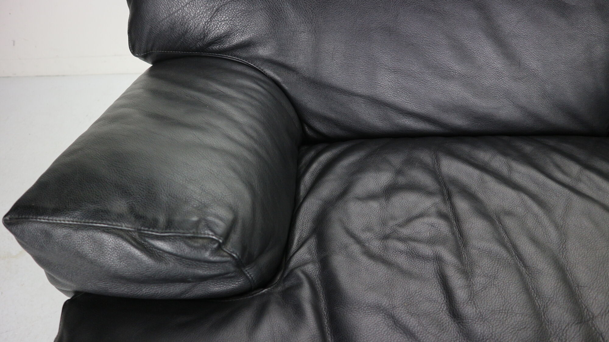 Leather 2-seater sofa "Fiandra" by Vico Magistretti for Cassina, 1970, Italy