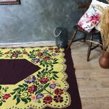 Tapis jaune fait à la main avec de délicates fleurs colorées 198x131 cm