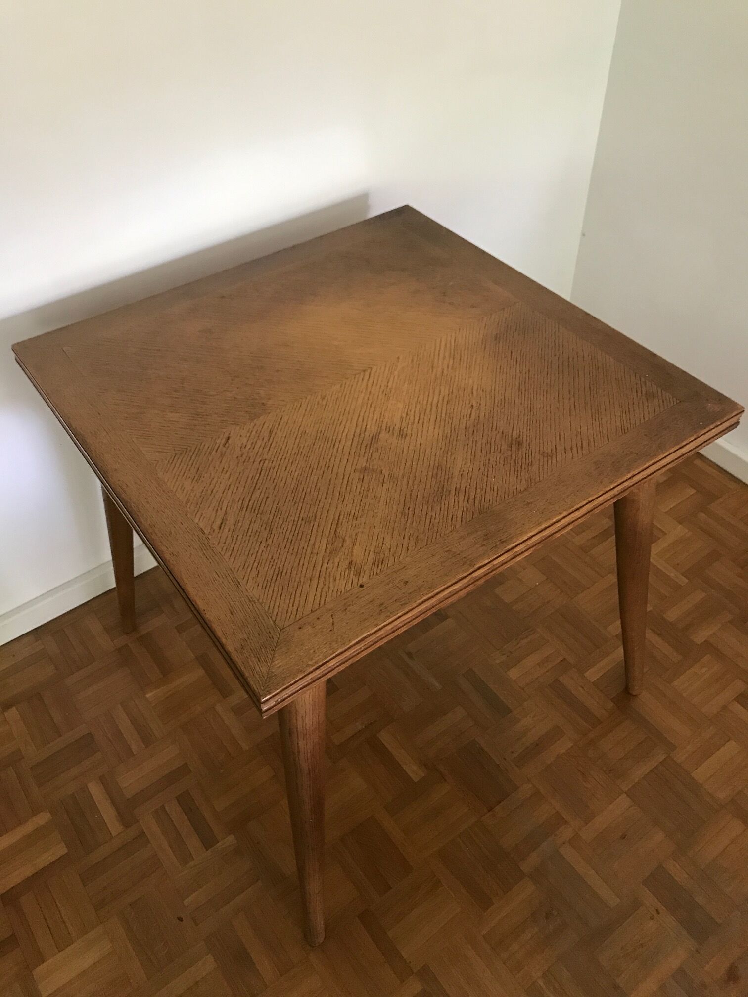 Table dining portfolio vintage