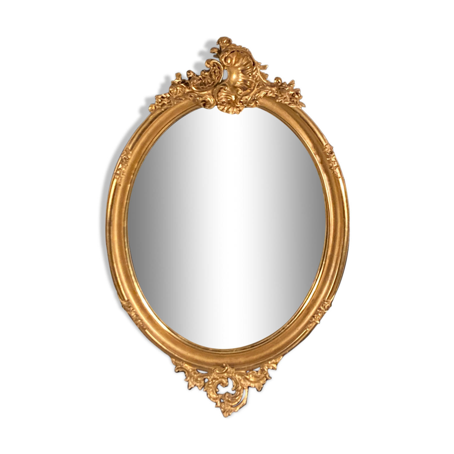 Large oval mirror in gilded wood