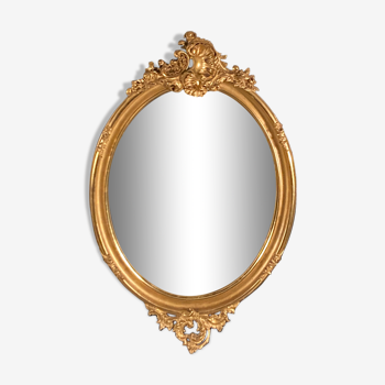Large oval mirror in gilded wood
