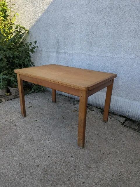 Extendable tables