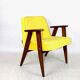Fauteuil 366 en velours jaune de Józef Chierowski, années 1970