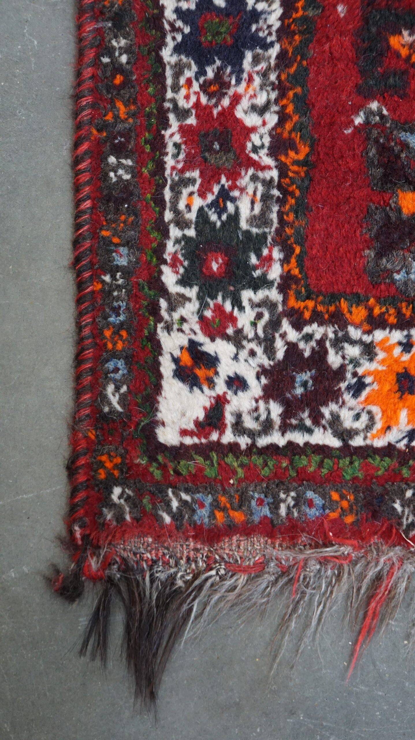 Authentic and colorful oriental rug with 2 Scottish patterns 130x90cm.