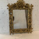 Miroir de style Louis XVI en bois sculpté et doré a la feuille d'or XIX siècle