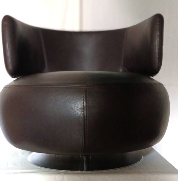 Fauteuil tournant CURL en cuir marron par Roche Bobois