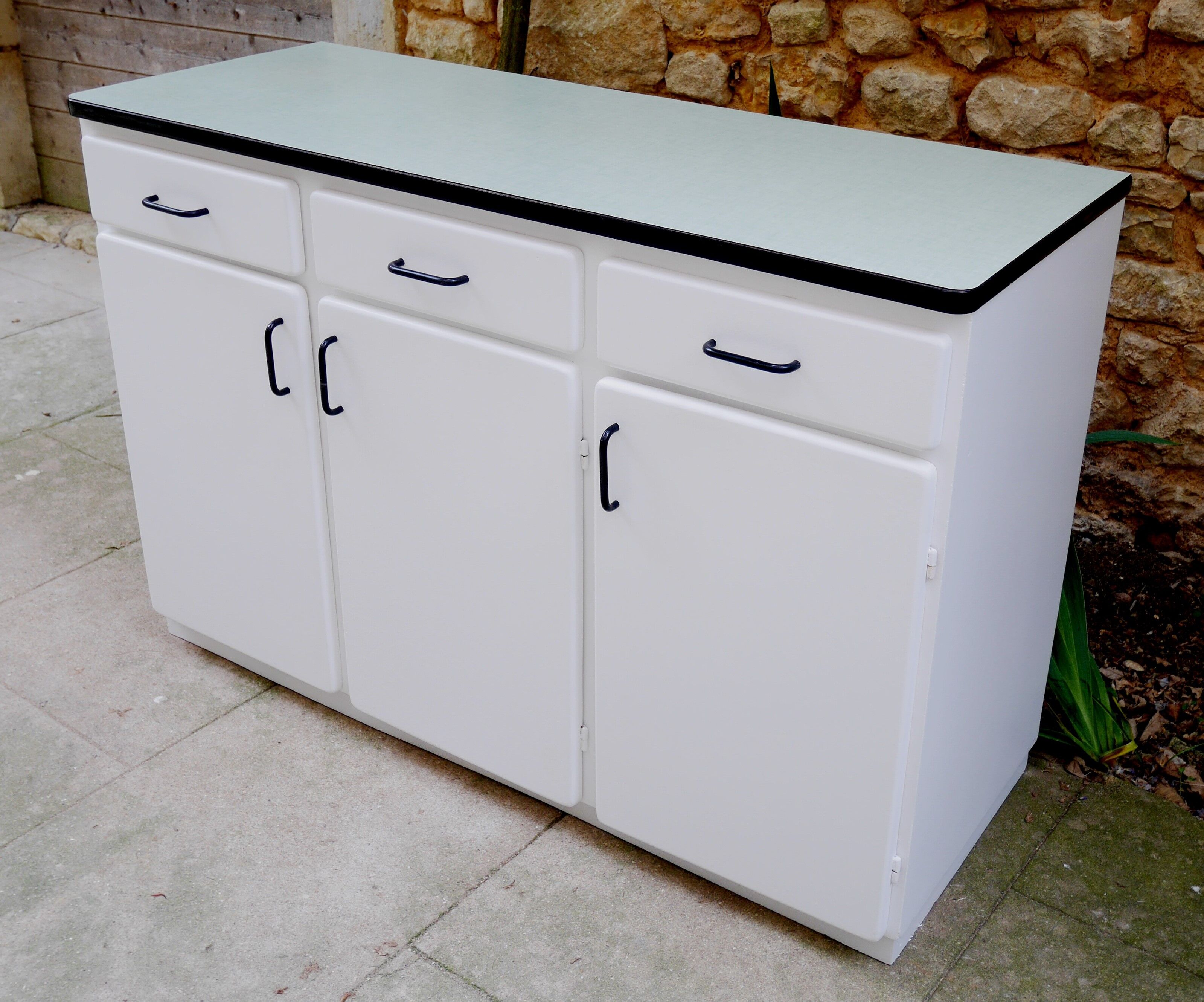 Buffet mado cuisine on formica