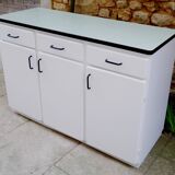 Buffet mado cuisine on formica