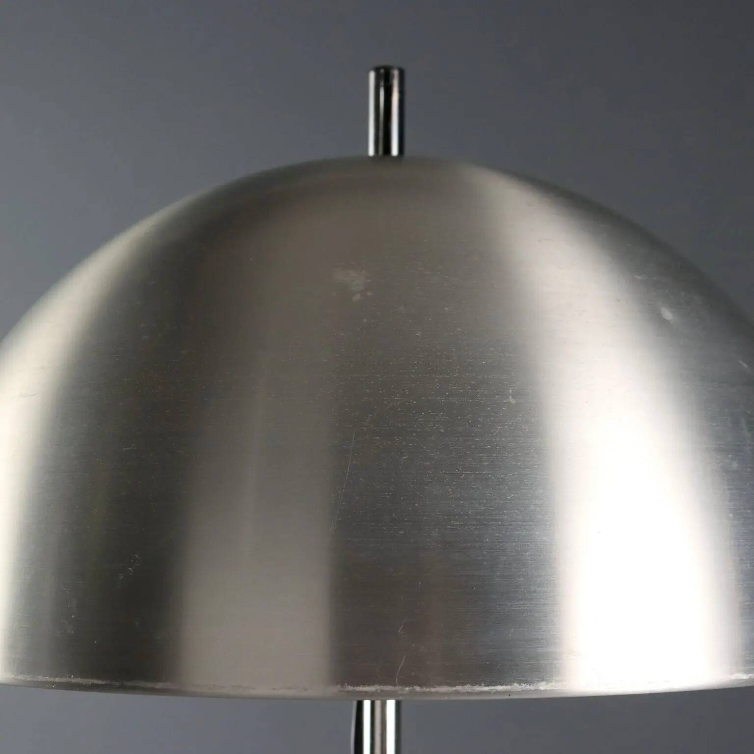 Lampe de table vintage design en aluminium et métal, Italie, années 1960