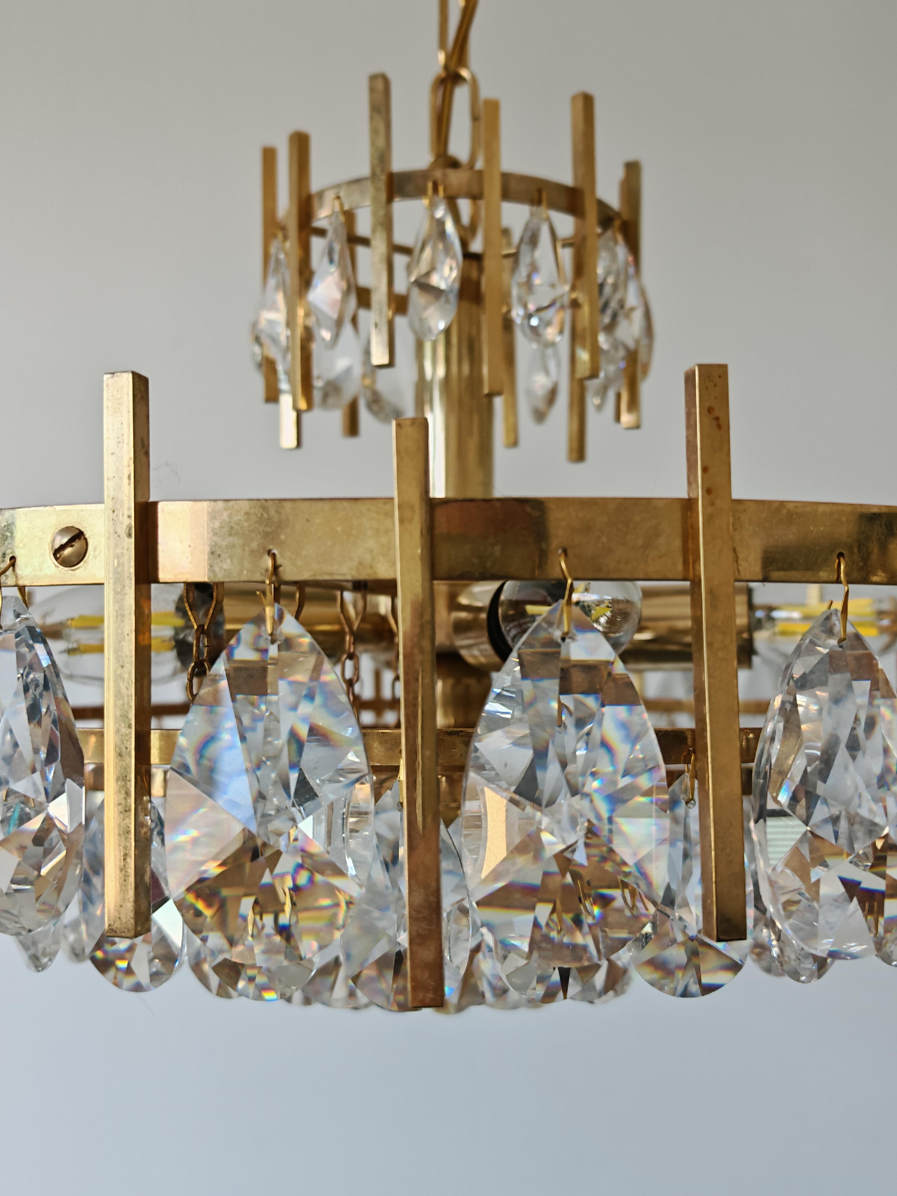 Lustre Mid Century Modern in Crystal and Brass by Bakalowits 1960s